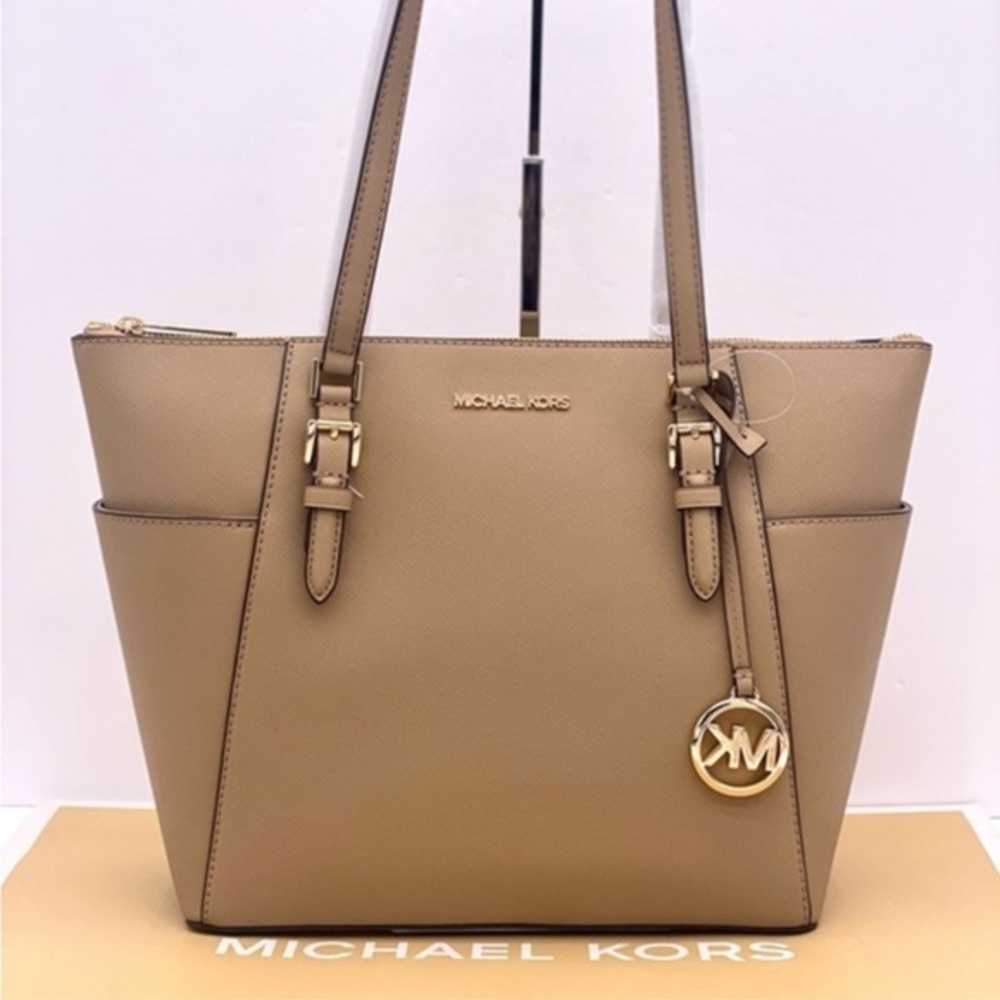 MICHAEL KORS CHARLOTTE LARGE TOP ZIP TOTE CAMEL COLOR